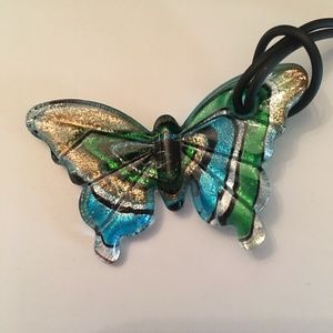 HP:Glass Butterfly Pendant Necklace